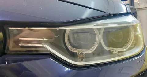 Фара BMW после восстановления прозрачности в детейлинг-центре Берлога